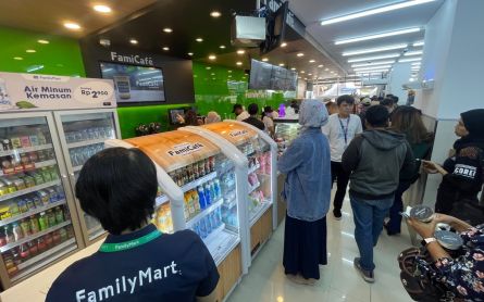 Family Mart Hadir di Surabaya, Dukung UMKM Lokal & Pelayanan Sepenuh Hati - JPNN.com Jatim