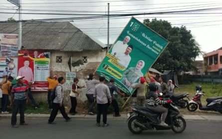 Langgar Jadwal Kampanye, Bawaslu Tulungagung Copoti APK di Ruas Jalan - JPNN.com Jatim