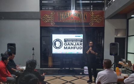 Hari Pertama Kampanye, TPD Ganjar-Mahfud Jabar Langsung Tancap Gas, 27 Ribu Baliho Terpasang - JPNN.com Jabar