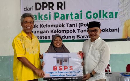 Peduli Rakyat Dapil Bandung Barat, Ace Hasan Salurkan Sejumlah Bantuan - JPNN.com Jabar