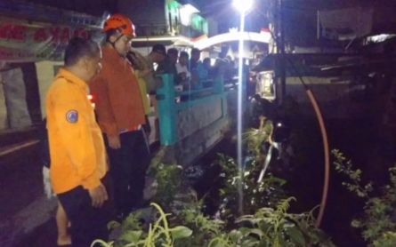 Bocah 7 Tahun di Surabaya Hilang Hanyut di Sungai Saat Hujan Deras - JPNN.com Jatim