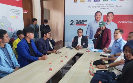 Dukung dan Titipkan Aspirasi, Ratusan Mahasiswa Geruduk Sekretariat TKD Prabowo - Gibran Jabar - JPNN.com Jabar