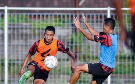 Jelang Arema FC vs Borneo FC, Fernando Valente Ingatkan Pemain Soal Ini - JPNN.com Kaltim