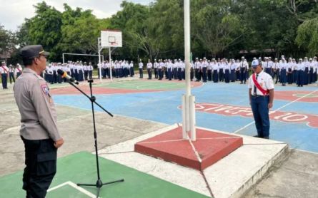  Cegah Bullying di Sekolah, Kapolres PPU Berdayakan Para Perwira jadi Pembina Upacara - JPNN.com Kaltim