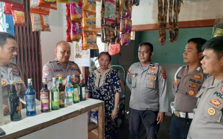 Ops Bina Kusuma Krakatau 2023 di Lampung Timur, 1 Kios Terciduk Menjual Miras - JPNN.com Lampung