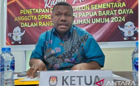 KPU Papua Barat Daya Distribusikan Logistik Pemilu ke Tambrauw Pakai Pesawat - JPNN.com Papua