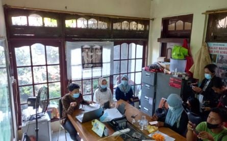Diduga Salah Obat, Mata Anak di Kota Padang Ini Bermasalah - JPNN.com Sumbar