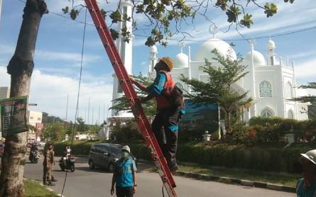 PLN Putus Arus Listrik di Sepanjang Bibir Pantai Padang - JPNN.com Sumbar