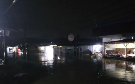Banjir Setinggi Dua Meter Melanda Kelurahan Dadok - JPNN.com Sumbar