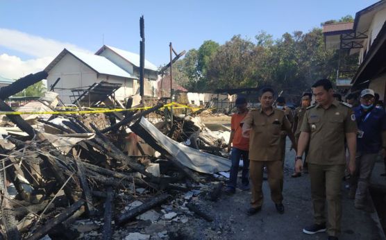 Ini Dugaan Sementara Penyebab Gedung BKPSDM Kapuas Hulu Terbakar - JPNN.com