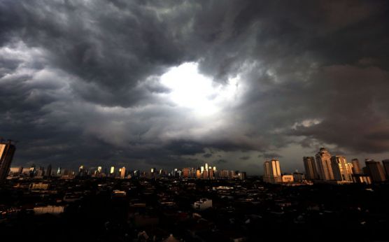 Prakiraan Cuaca Besok, 11 Wilayah Mengalami Hujan Lebat Disertai Angin Kencang, Waspada! - JPNN.com Lampung