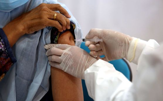China Kembangkan Vaksin Penangkal Berbagai Varian Covid-19 - JPNN.com