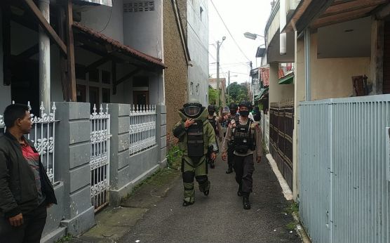 Kantong Hitam Diduga Bom di Antapani Bandung, Dipastikan Bukan Bahan Peledak - JPNN.com Jabar