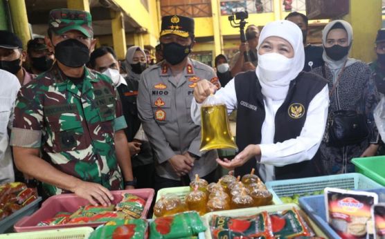 HET Minyak Goreng di Pasar Tidak Merata, Khofifah Janji Tingkatkan Suplai - JPNN.com Jatim