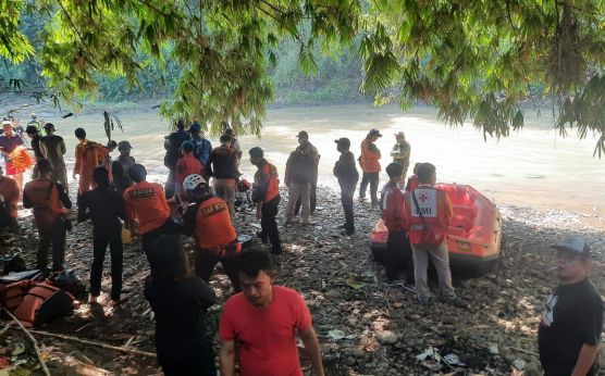 Hilang Sejak Kemarin Sore, Jasad IB Ditemukan Tersangkut di Berbatuan Kali Ciliwung - JPNN.com Jabar