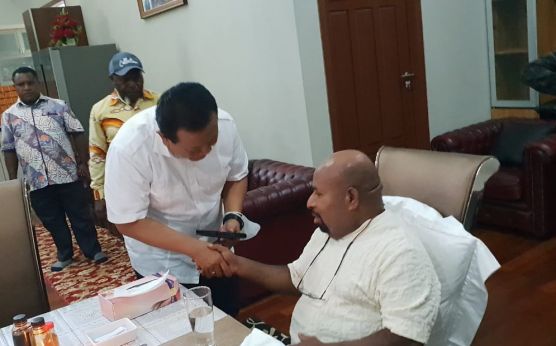 Jenderal TNI Sambangi Kediaman Pribadi Gubernur Lukas Enembe, Lihat - JPNN.com Papua