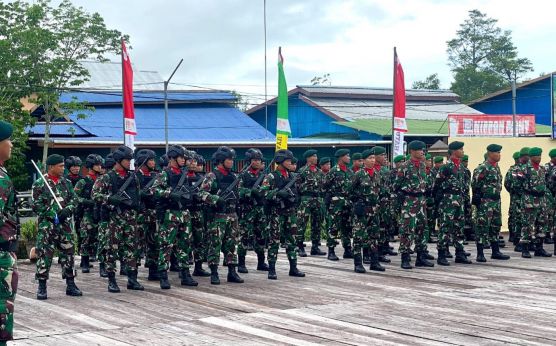 Satgas Yonif Raider 600 Modang Gelar Upacara HUT Ke-77 TNI di Mako Polres Asmat - JPNN.com Papua