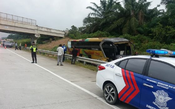 Bus Berpenumpang 30 Orang Kecelakaan di Tol Balikpapan-Samarinda, Lihat - JPNN.com Jatim