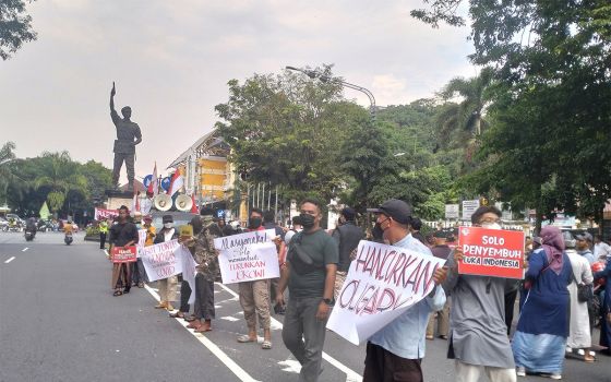 Masyarakat Solo Tuntut Jokowi Turun, Ada Kata Hancurkan - JPNN.com Jatim