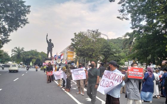Ratusan Orang di Solo Meminta Jokowi Mundur, Ternyata Karena Ini - JPNN.com Jatim