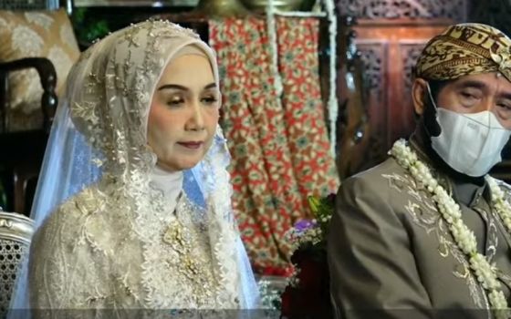 Adik Jokowi Resmi Jadi Istri Ketua MK, Lihat Maskawinnya - JPNN.com Jatim