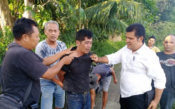 Kabur ke Area Sawah, Pemilik Sweter Bestie Tak Berdaya Saat Diciduk Polisi - JPNN.com Jatim