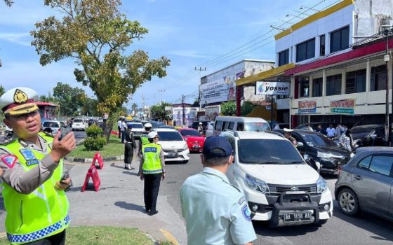 Tingkatkan PAD Sumbar, Sejumlah Petugas Turun ke Jalan - JPNN.com Jatim
