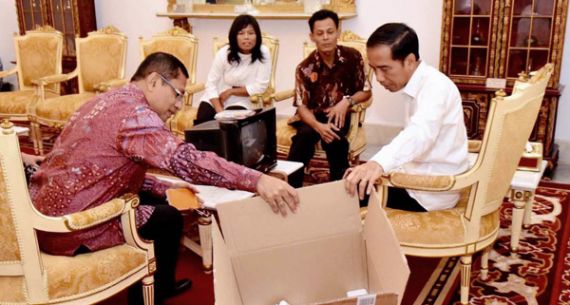 Bersama Istri, Kusrin Si Pembuat TV Bertemu dengan Presiden Jokowi - JPNN.com