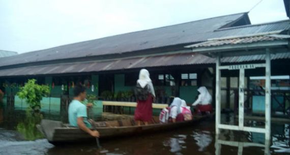 Bencana Banjir Kembali Meggenangi Sejumlah Kawasan di Sambas - JPNN.com