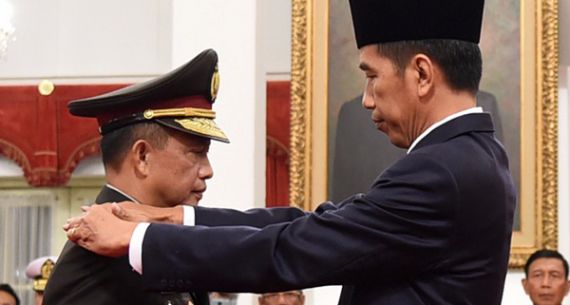 Presiden Jokowi Lantik Komjen Pol Tito Karnavian sebagai Kapolri - JPNN.com