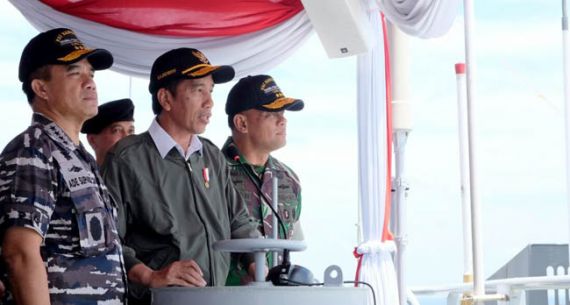 Presiden Jokowi Tinjau Latihan Armada Jaya XXXIV Tahun 2016 - JPNN.com