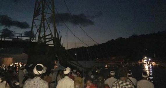 Ini Dia Momen-momen Ambruknya Jembatan Kuning di Bali - JPNN.com