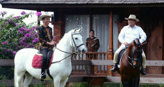 Presiden Jokowi dan Prabowo Subianto Berkuda Bersama - JPNN.com