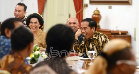Undang Sejumlah Komedian, Presiden Jokowi Tertawa di Istana Negara - JPNN.com