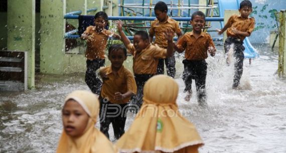 Hujan Lebat, kota Kudus Dilanda Musibah Banjir - JPNN.com