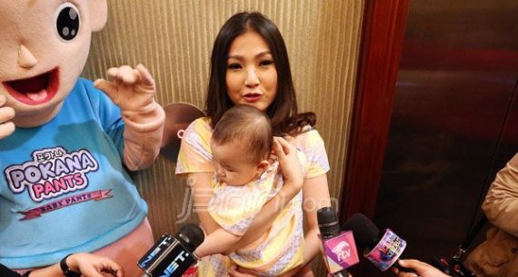 Bersama Putrinya, Sarwendah Hadiri Ultah Arsy Tanpa Didampingi Ruben - JPNN.com