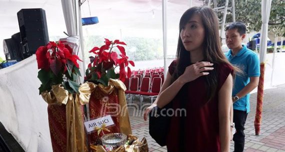 Misa Natal di Katedral Angkat Tema 'Hidup Bersama Sebagai Keluarga Allah' - JPNN.com