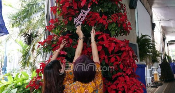 Inilah Suasana Persiapan Misa Malam Natal 2015 di Gereja Katedral - JPNN.com