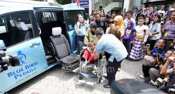 Blue Bird Hadirkan Taksi Life Care Bagi Para Penyandang Disabilitas - JPNN.com