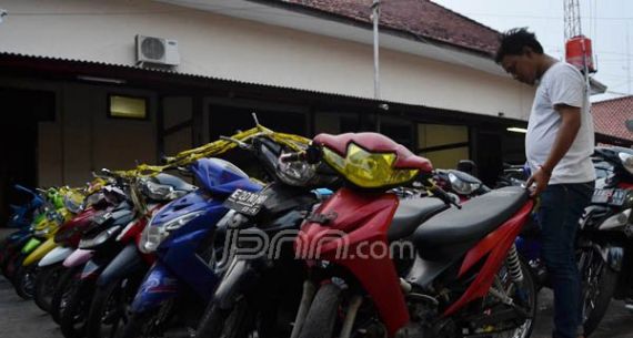 Razia, Polresta Cirebon Amankan Puluhan Sepeda Motor Bodong - JPNN.com