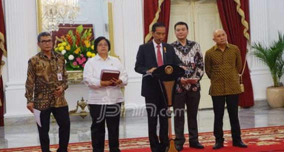 Hari Pertama Kerja, Johan Dampingi Presiden Konpers Restorasi Gambut - JPNN.com