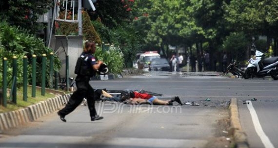 Inilah Detik-detik Aksi Teror Bom di Sarinah Thamrin - JPNN.com