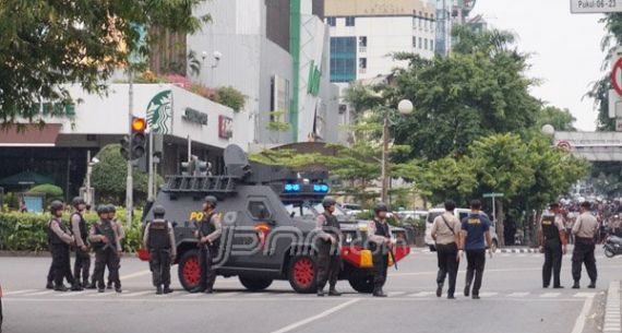 Penjagaan Ketat Terlihat di Sekitar Sarinah dan Gedung Jaya - JPNN.com