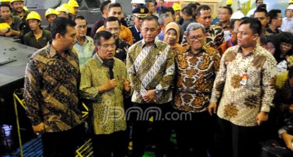 Bersama Sejumlah Menteri, Wapres JK Kunjungi PT Pindad - JPNN.com