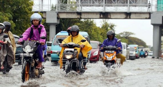 Diguyur Hujan, Sudut-sudut Kota Makassar Terendam - JPNN.com