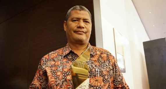 Bupati Dompu, Bambang Yasin Menerima Jawa Pos Group Awards - JPNN.com