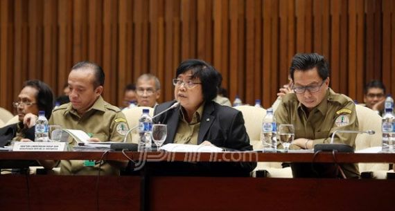 Menteri Siti Nurbaya Raker Bersama Komisi IV DPR RI - JPNN.com