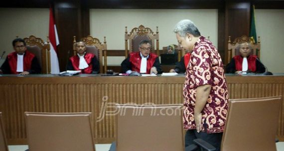 Anggota Majelis Hakim PTUN Medan Amir Fauzi Jalani Sidang Putusan - JPNN.com