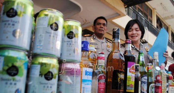 Polrestabes Bandung Ekspose Ribuan Botol Miras Sitaan - JPNN.com