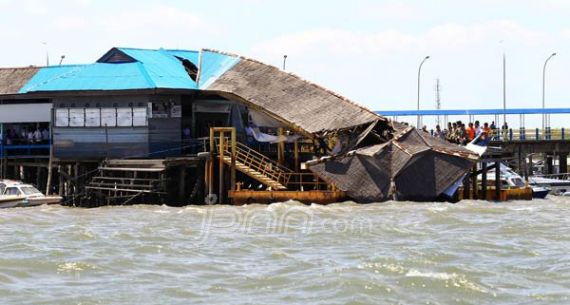 Dihantam Ferry, Dermaga Pelabuhan Speed Penajam Ambruk - JPNN.com